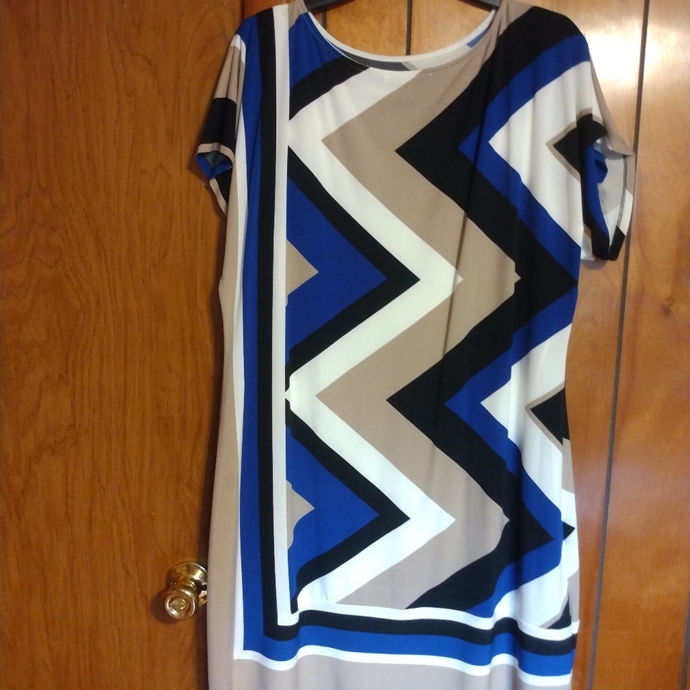 Bold design dress size large